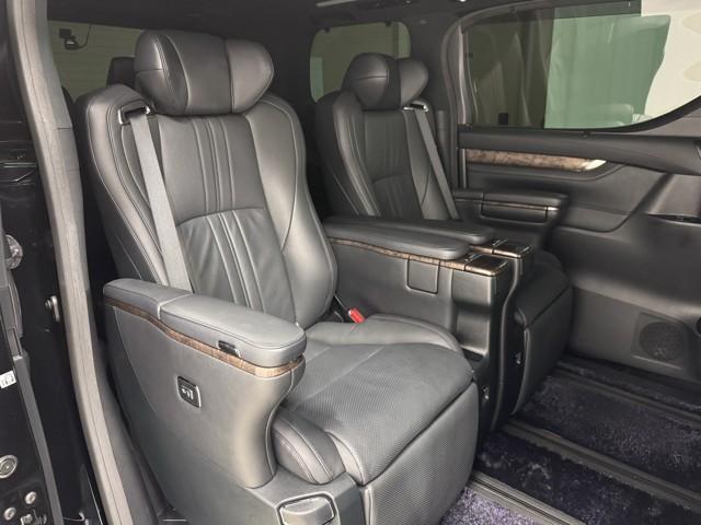 アルファードハイブリッド エグゼクティブラウンジＳ　ＬＥＤランプ　サンルーフ　ダブルエアコン　レザーシート　４ＷＤ　アルミ　ミュージックプレイヤー接続可　ＤＶＤプレーヤー　ＥＴＣ　ドラレコ　クルーズコントロール　スマートキー　電動シート　ＡＣ１００Ｖ（18枚目）