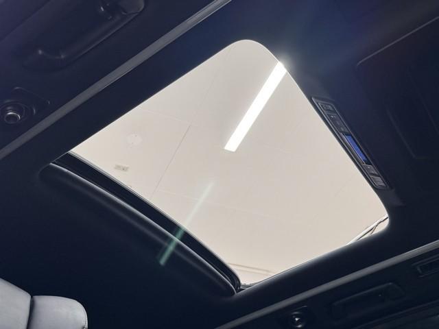 アルファードハイブリッド エグゼクティブラウンジＳ　ＬＥＤランプ　サンルーフ　ダブルエアコン　レザーシート　４ＷＤ　アルミ　ミュージックプレイヤー接続可　ＤＶＤプレーヤー　ＥＴＣ　ドラレコ　クルーズコントロール　スマートキー　電動シート　ＡＣ１００Ｖ（19枚目）