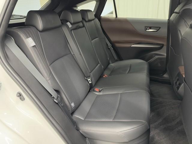 ハリアーハイブリッド Ｚ　レザーパッケージ　パノラマサンルーフ　地デジ　横滑防止　盗難防止システム　Ｂモニター　革　ＬＥＤライト　パワーウィンドウ　クルコン　スマートキ－　助手席エアバック　パワーシート　エアバッグ　点検記録簿　オートエアコン（16枚目）