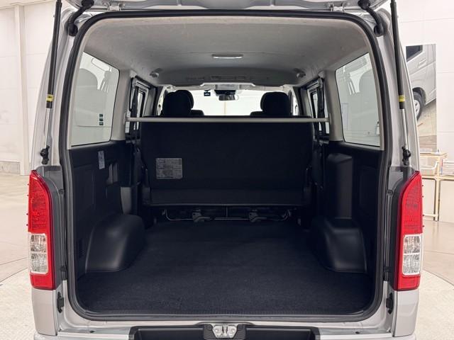 ハイエースバン ロングスーパーＧＬ　Ｗエアコン　Ｗエアバック　Ｂカメラ　ＬＥＤライト　パワーウインドウ　横滑防止　ドライブレコーダー　フルセグテレビ　ＤＶＤ視聴可　キーレスエントリー　メモリーナビ　オートエアコン　ＥＴＣ　パワーステ（18枚目）