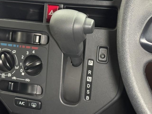 �e���݂₷���V�t�g�ł��B�@�⓹��M���̑������{�ł͑��삪�ȒP�ł����ł��B�@�V�t�g�`�F���W���₷�����ɍl�����Ĕz�u����Ă���̂ő��삵�Ղ��ł���B