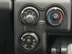 使いやすいレイアウトの空調スイッチ類です。　スイッチも大きく、気温に合わせて直感的に操作できそうですね。操作もしやすく、車内をいつでも快適に保てます。 6