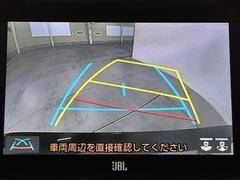 バックモニター付なので後退時に後方が見えるので安心。　車は構造上、死角がたくさんなので万が一を考えると必須ですね。　あくまで補助の為の装備、バックは目視で確認する事が重要ですよ。 7