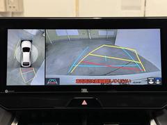 パノラミックビューモニターシステムが付いているので車の上から見た映像が確認できますよ。　一目で車両周辺の情報を確認できますが、直接安全をご確認下さい。 7