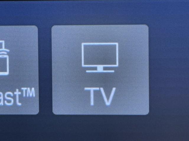 アクア X 踏み間違い防止 100V イモビ ナビ&TV ドライブレコーダー フルセグ 点検記録簿 LEDヘッドライト スマートキー 横滑り防止機能 キーレスエントリー アルミホイール オートクルーズ 元試乗車(7枚目)