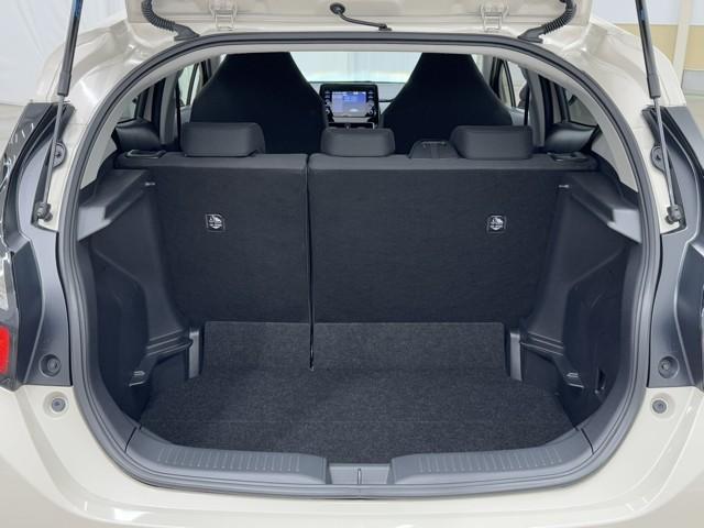アクア X 踏み間違い防止 100V イモビ ナビ&TV ドライブレコーダー フルセグ 点検記録簿 LEDヘッドライト スマートキー 横滑り防止機能 キーレスエントリー アルミホイール オートクルーズ 元試乗車(16枚目)