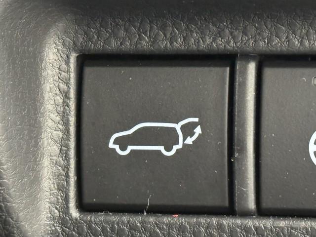 ハリアーハイブリッド Z レザーパッケージ パノラマサンルーフ 地デジ 横滑防止 盗難防止システム Bモニター 革 LEDライト パワーウィンドウ クルコン スマートキ- 助手席エアバック パワーシート エアバッグ 点検記録簿 オートエアコン(18枚目)