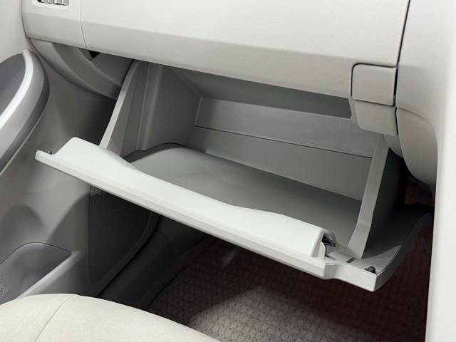 プリウス Ｇツーリングセレクション　Ｒカメラ　ローダウン　地デジフルセグＴＶ　ＡＵＸ　１オーナー　ＬＥＤヘットライト　ＨＤＤナビゲーション　エアコン　セキュリティー　Ｗエアバック　エアバック　ＥＴＣ車載器　キーフリー　パワーウインド（11枚目）