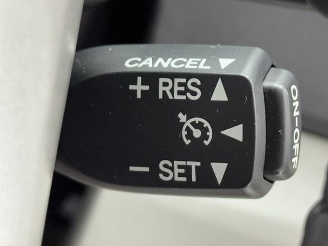 プリウス Ｇツーリングセレクション　Ｒカメラ　ローダウン　地デジフルセグＴＶ　ＡＵＸ　１オーナー　ＬＥＤヘットライト　ＨＤＤナビゲーション　エアコン　セキュリティー　Ｗエアバック　エアバック　ＥＴＣ車載器　キーフリー　パワーウインド（12枚目）