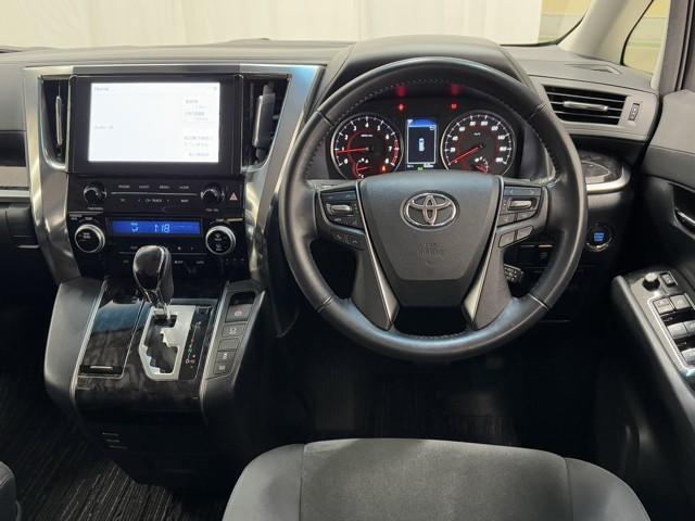 アルファード ２．５Ｓ　両側電動パワースライドドア　Ｗエアコン　フルオートエアコン　盗難防止システム　横滑り防止　ＡＷ　クルーズＣ　パワーステアリング　点検記録簿　ＬＥＤランプ　メディアプレイヤー接続　１００Ｖ電源　ＷエアＢ（4枚目）