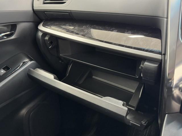 アルファード ２．５Ｓ　両側電動パワースライドドア　Ｗエアコン　フルオートエアコン　盗難防止システム　横滑り防止　ＡＷ　クルーズＣ　パワーステアリング　点検記録簿　ＬＥＤランプ　メディアプレイヤー接続　１００Ｖ電源　ＷエアＢ（7枚目）