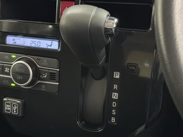 ルーミー Ｇ　追突軽減ブレーキ　パワステ　フルフラット　Ａストップ　ＬＥＤライト　ＴＶ　Ｒカメラ　記録簿付　横滑り防止システム　ドライブレコーダー　エアバック　セキュリティーアラーム　パワーウィンドウ　キーフリー（10枚目）