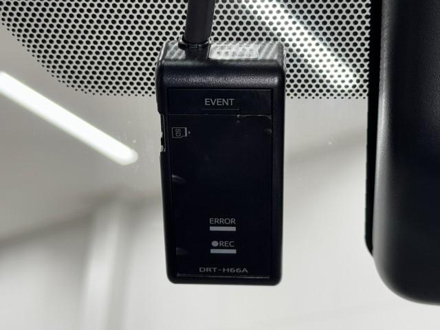 ヤリス Ｘ　被害軽減ブレーキ　Ｂカメラ　ドラレコ付　キーレスエントリー　ワンオーナー　スマートキー＆プッシュスタート　点検記録簿　ミュージックプレイヤー接続可　クルーズコントロール　ＥＴＣ車載器　ＥＳＣ　ＡＢＳ（8枚目）