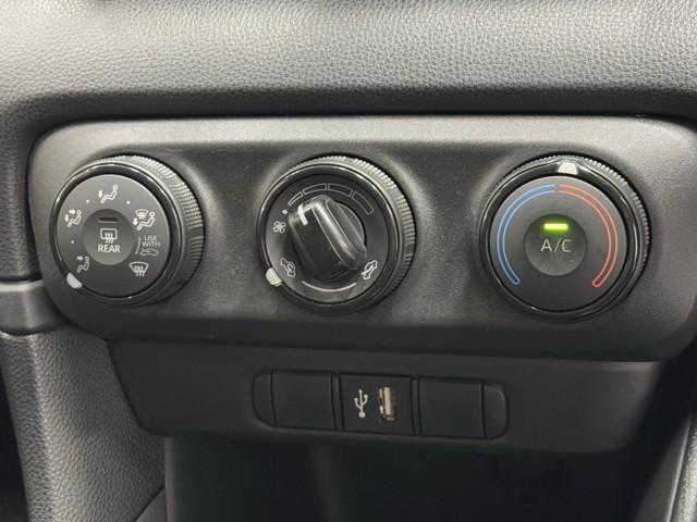 ヤリス Ｘ　被害軽減ブレーキ　Ｂカメラ　ドラレコ付　キーレスエントリー　ワンオーナー　スマートキー＆プッシュスタート　点検記録簿　ミュージックプレイヤー接続可　クルーズコントロール　ＥＴＣ車載器　ＥＳＣ　ＡＢＳ（9枚目）