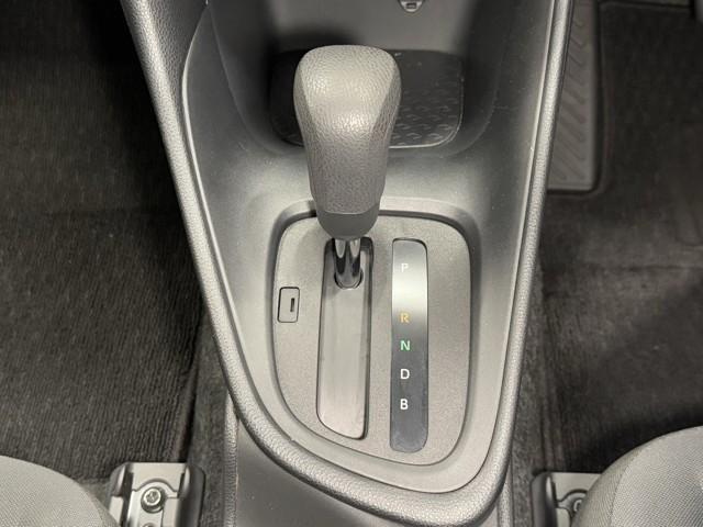 ヤリス Ｘ　被害軽減ブレーキ　Ｂカメラ　ドラレコ付　キーレスエントリー　ワンオーナー　スマートキー＆プッシュスタート　点検記録簿　ミュージックプレイヤー接続可　クルーズコントロール　ＥＴＣ車載器　ＥＳＣ　ＡＢＳ（11枚目）