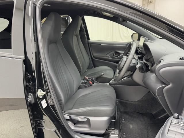 ヤリス Ｘ　被害軽減ブレーキ　Ｂカメラ　ドラレコ付　キーレスエントリー　ワンオーナー　スマートキー＆プッシュスタート　点検記録簿　ミュージックプレイヤー接続可　クルーズコントロール　ＥＴＣ車載器　ＥＳＣ　ＡＢＳ（14枚目）