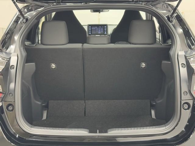 ヤリス Ｘ　被害軽減ブレーキ　Ｂカメラ　ドラレコ付　キーレスエントリー　ワンオーナー　スマートキー＆プッシュスタート　点検記録簿　ミュージックプレイヤー接続可　クルーズコントロール　ＥＴＣ車載器　ＥＳＣ　ＡＢＳ（16枚目）