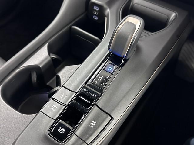 クラウンクロスオーバー Gレザーパッケージ クルーズコントロール パワーシート バックモニター 記録簿 LEDヘッドランプ レザーシート ドラレコ ETC 100V電源 フルセグTV 4WD スマートキー 盗難防止装置 キーレス ABS(9枚目)