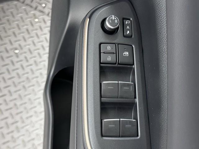 クラウンクロスオーバー Gレザーパッケージ クルーズコントロール パワーシート バックモニター 記録簿 LEDヘッドランプ レザーシート ドラレコ ETC 100V電源 フルセグTV 4WD スマートキー 盗難防止装置 キーレス ABS(14枚目)