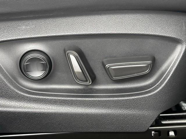 クラウンクロスオーバー Gレザーパッケージ クルーズコントロール パワーシート バックモニター 記録簿 LEDヘッドランプ レザーシート ドラレコ ETC 100V電源 フルセグTV 4WD スマートキー 盗難防止装置 キーレス ABS(15枚目)