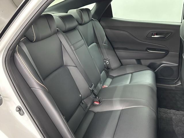 クラウンクロスオーバー Gレザーパッケージ クルーズコントロール パワーシート バックモニター 記録簿 LEDヘッドランプ レザーシート ドラレコ ETC 100V電源 フルセグTV 4WD スマートキー 盗難防止装置 キーレス ABS(17枚目)