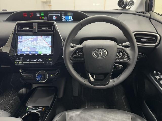 プリウスＰＨＶ Ａプレミアム　ＤＶＤ再生　ＬＥＤライト　点検記録簿　横滑り防止機能　黒革シート　イモビライザー　ＥＴＣ　Ｂカメラ　パワステ　オートエアコン　ドラレコ　ＡＣ１００Ｖ電源　１オーナー　パワーウィンドウ　アルミ　ＡＢＳ（4枚目）