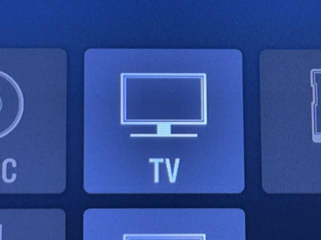 プリウスＰＨＶ Ａプレミアム　ＤＶＤ再生　ＬＥＤライト　点検記録簿　横滑り防止機能　黒革シート　イモビライザー　ＥＴＣ　Ｂカメラ　パワステ　オートエアコン　ドラレコ　ＡＣ１００Ｖ電源　１オーナー　パワーウィンドウ　アルミ　ＡＢＳ（7枚目）