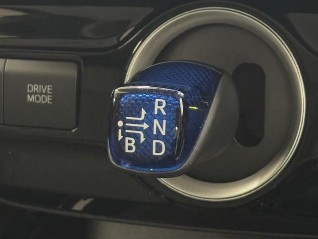 プリウスＰＨＶ Ａプレミアム　ＤＶＤ再生　ＬＥＤライト　点検記録簿　横滑り防止機能　黒革シート　イモビライザー　ＥＴＣ　Ｂカメラ　パワステ　オートエアコン　ドラレコ　ＡＣ１００Ｖ電源　１オーナー　パワーウィンドウ　アルミ　ＡＢＳ（12枚目）