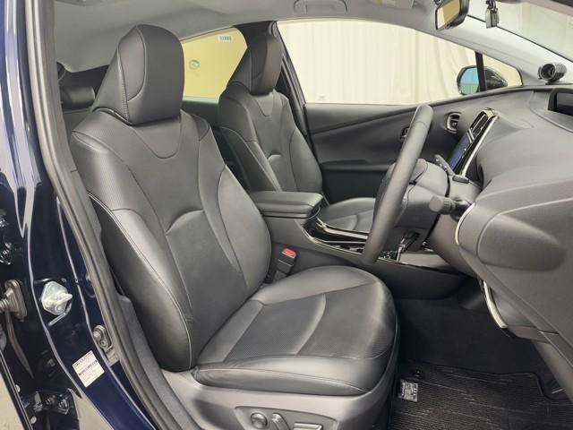 プリウスＰＨＶ Ａプレミアム　ＤＶＤ再生　ＬＥＤライト　点検記録簿　横滑り防止機能　黒革シート　イモビライザー　ＥＴＣ　Ｂカメラ　パワステ　オートエアコン　ドラレコ　ＡＣ１００Ｖ電源　１オーナー　パワーウィンドウ　アルミ　ＡＢＳ（16枚目）