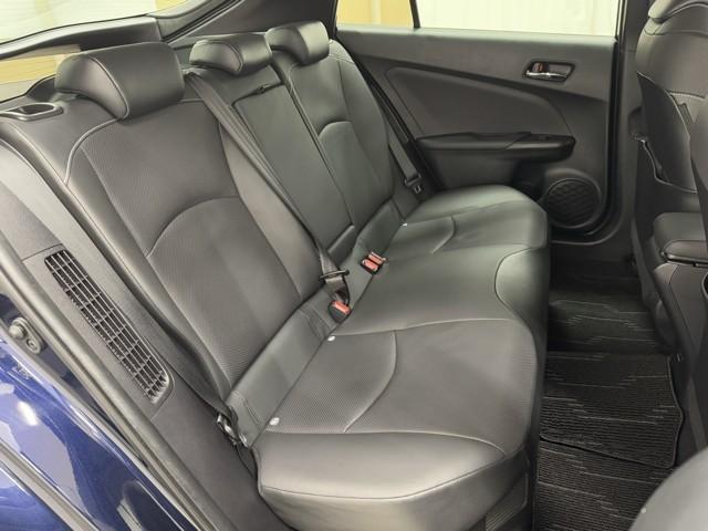 プリウスＰＨＶ Ａプレミアム　ＤＶＤ再生　ＬＥＤライト　点検記録簿　横滑り防止機能　黒革シート　イモビライザー　ＥＴＣ　Ｂカメラ　パワステ　オートエアコン　ドラレコ　ＡＣ１００Ｖ電源　１オーナー　パワーウィンドウ　アルミ　ＡＢＳ（18枚目）