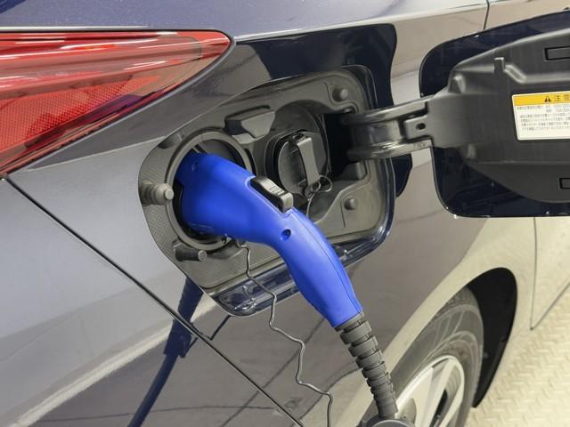 プリウスＰＨＶ Ａプレミアム　ＤＶＤ再生　ＬＥＤライト　点検記録簿　横滑り防止機能　黒革シート　イモビライザー　ＥＴＣ　Ｂカメラ　パワステ　オートエアコン　ドラレコ　ＡＣ１００Ｖ電源　１オーナー　パワーウィンドウ　アルミ　ＡＢＳ（19枚目）