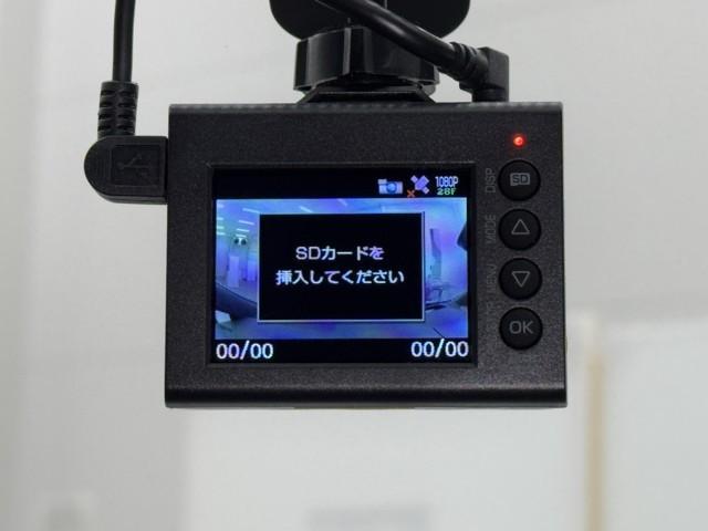 ドライブレコーダー装備してますよ。　思いでの記録や万が一の時の記録にも便利ですね。