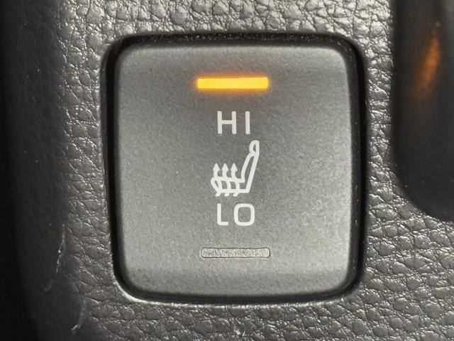 シートヒーター付きなので体調に合わせて細かく車内環境を調整できちゃいます。天候や、体調に左右されずに快適に１日をスタート出来ますね。