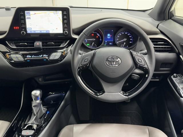 Ｃ－ＨＲ Ｇ　ドライブレコーダー付　衝突軽減　ＥＳＣ　キーレスエントリー　Ｉストップ　ＬＥＤライト　Ｂカメ　盗難防止システム　半革シート　オートクルーズコントロール　整備記録簿　スマートキー　アルミホイール　ナビ付（4枚目）