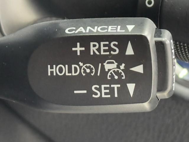 Ｃ－ＨＲ Ｇ　ドライブレコーダー付　衝突軽減　ＥＳＣ　キーレスエントリー　Ｉストップ　ＬＥＤライト　Ｂカメ　盗難防止システム　半革シート　オートクルーズコントロール　整備記録簿　スマートキー　アルミホイール　ナビ付（9枚目）