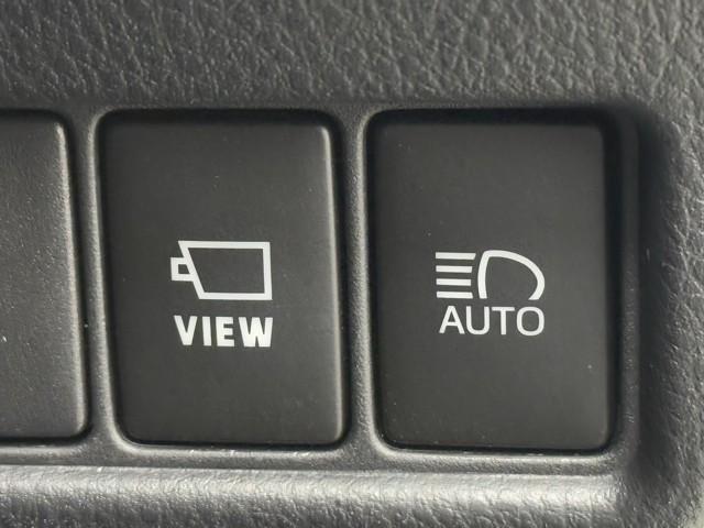 Ｃ－ＨＲ Ｇ　ドライブレコーダー付　衝突軽減　ＥＳＣ　キーレスエントリー　Ｉストップ　ＬＥＤライト　Ｂカメ　盗難防止システム　半革シート　オートクルーズコントロール　整備記録簿　スマートキー　アルミホイール　ナビ付（12枚目）