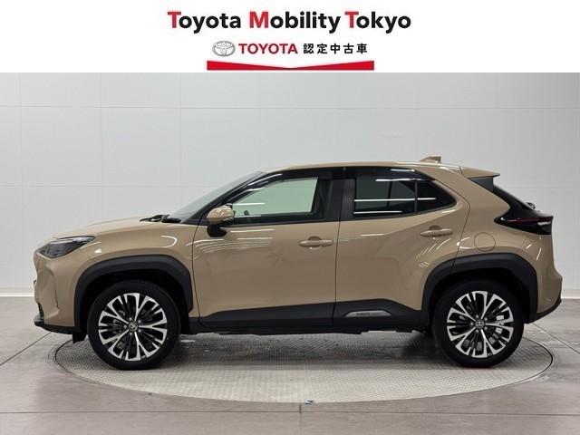 ヤリスクロス ハイブリッドＺ　ブルートゥース　ＵＳＢ　ドライブレコーダ　インテリジェントキー　アルミホイル　ＬＥＤライト　リアカメラ　クルーズコントロール　横滑り防止システム　ナビＴＶ　メモリーナビ　電動シ－ト　パワーバックドア（3枚目）