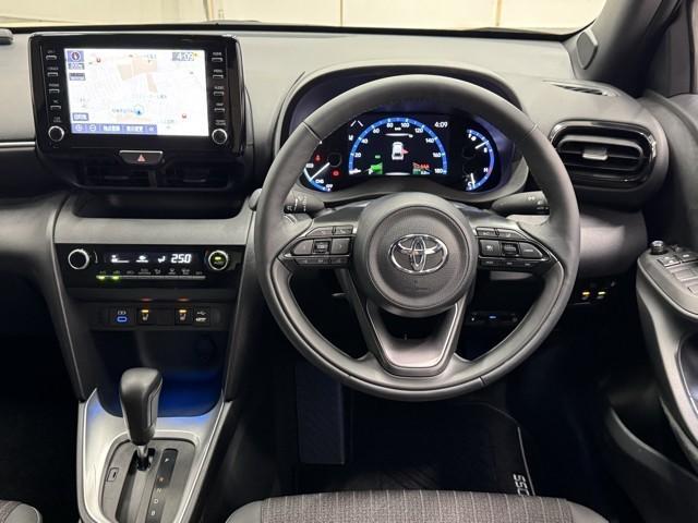 ヤリスクロス ハイブリッドＺ　ブルートゥース　ＵＳＢ　ドライブレコーダ　インテリジェントキー　アルミホイル　ＬＥＤライト　リアカメラ　クルーズコントロール　横滑り防止システム　ナビＴＶ　メモリーナビ　電動シ－ト　パワーバックドア（4枚目）