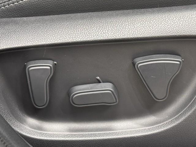 ヤリスクロス ハイブリッドＺ　ブルートゥース　ＵＳＢ　ドライブレコーダ　インテリジェントキー　アルミホイル　ＬＥＤライト　リアカメラ　クルーズコントロール　横滑り防止システム　ナビＴＶ　メモリーナビ　電動シ－ト　パワーバックドア（14枚目）