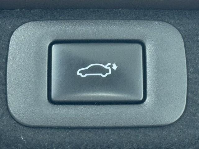 クラウンクロスオーバー Gアドバンスド・レザーパッケージ TSS 本革 TV パノラミックM デジタルインナーミラー USB HUD ドライブレコーダ シートヒーター シートクーラー ETC 横滑り防止装置 4WD TV 盗難防止装置 BSM(17枚目)