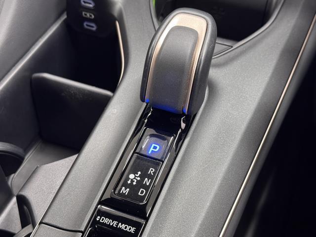 クラウンクロスオーバー ＲＳアドバンスド　ワンオーナー車　衝突軽減装置　パノラマルーフ　ドライブレコーダ　スマートキ－　オートクルーズコントロール　バックモニター　ＡＣ１００Ｖ電源　ＰＷシート　フルセグＴＶ　イモビライザー　ＬＥＤヘッドライト（12枚目）