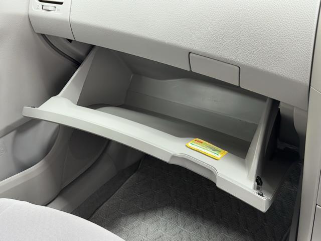カローラアクシオ Ｘ　キーレスエントリー　運転席エアバッグ　エアコン　ＡＢＳ　パワーウィンドウ　パワステ　助手席エアバッグ　定期点検記録簿（6枚目）