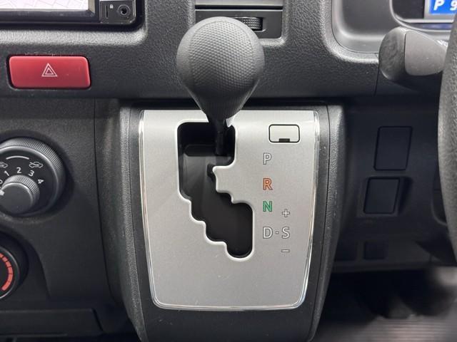 ハイエースバン ロングＤＸ　衝突被害軽減ブレーキ　車検整備付　ブレーキサポート　リアカメラ　ＰＷ　運転席エアバッグ　ナビテレビ　横滑り防止　整備点検記録簿　イモビ付　パワーステアリング　エアコン　ミュージックプレイヤー接続可（16枚目）