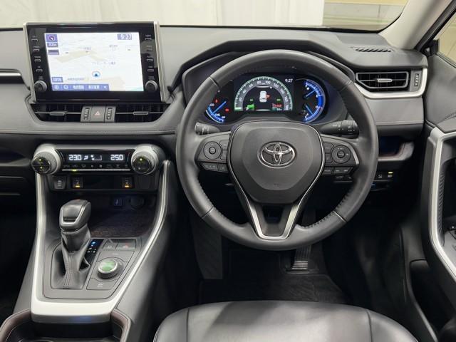 ＲＡＶ４ ハイブリッドＧ　衝突被害軽減装置　ドライブレコーダ　パノラマサンルーフ　ＡＣ１００Ｖ電源　ワンオーナ－　バックモニター　整備記録簿　地デジＴＶ　ＬＥＤヘッドライト　スマキー　電動シ－ト　ＡＷＤ　ＴＶナビ　パワステ（4枚目）