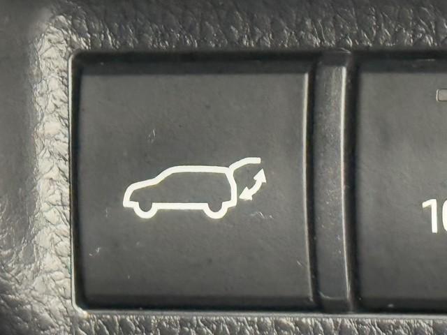ＲＡＶ４ ハイブリッドＧ　衝突被害軽減装置　ドライブレコーダ　パノラマサンルーフ　ＡＣ１００Ｖ電源　ワンオーナ－　バックモニター　整備記録簿　地デジＴＶ　ＬＥＤヘッドライト　スマキー　電動シ－ト　ＡＷＤ　ＴＶナビ　パワステ（18枚目）