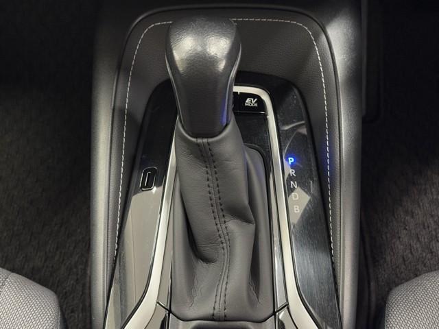 カローラツーリング ハイブリッド S インテリジェントクリアランスソナー ドラレコ付き Rカメラ AAC LEDライト メディアプレイヤー接続 1オーナー車 横滑防止装置 整備記録簿 クルコン ETC車載器 ナビ&TV キーフリーシステム(10枚目)