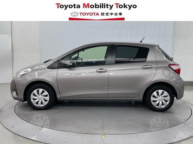 ヴィッツ Ｆ　キーレスリモコン　バックガイドモニター　デュアルエアバック　衝突軽減装置　運転席エアバッグ　ドラレコ付　１オーナー　イモビライザー　ワンセグテレビ　パワーウインドウ　ＥＳＣ　パワステ　エアコン　ＡＢＳ（3枚目）