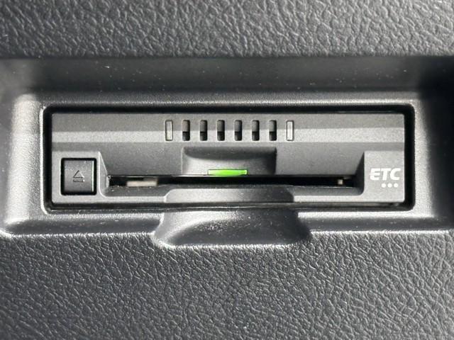 ヴィッツ Ｆ　キーレスリモコン　バックガイドモニター　デュアルエアバック　衝突軽減装置　運転席エアバッグ　ドラレコ付　１オーナー　イモビライザー　ワンセグテレビ　パワーウインドウ　ＥＳＣ　パワステ　エアコン　ＡＢＳ（8枚目）