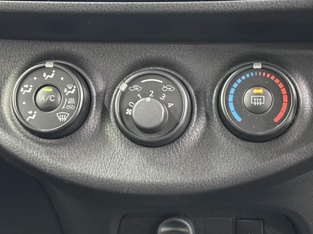 ヴィッツ Ｆ　キーレスリモコン　バックガイドモニター　デュアルエアバック　衝突軽減装置　運転席エアバッグ　ドラレコ付　１オーナー　イモビライザー　ワンセグテレビ　パワーウインドウ　ＥＳＣ　パワステ　エアコン　ＡＢＳ（10枚目）