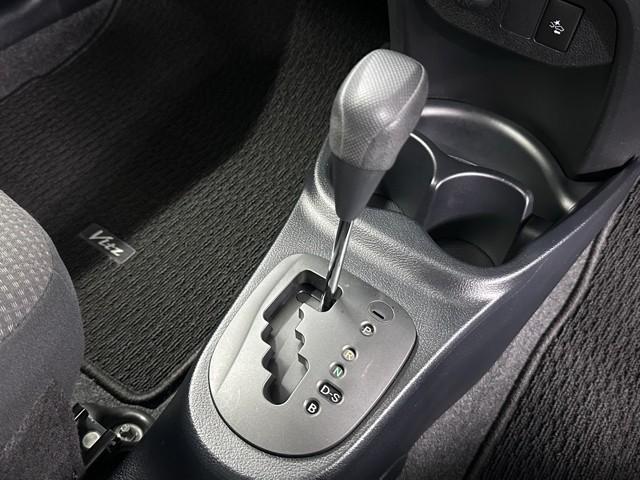 ヴィッツ Ｆ　キーレスリモコン　バックガイドモニター　デュアルエアバック　衝突軽減装置　運転席エアバッグ　ドラレコ付　１オーナー　イモビライザー　ワンセグテレビ　パワーウインドウ　ＥＳＣ　パワステ　エアコン　ＡＢＳ（11枚目）